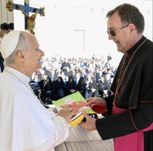 Papa recebe camisa Criciúma