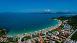 Praia-de-Quatro-Ilhas-Bombinhas